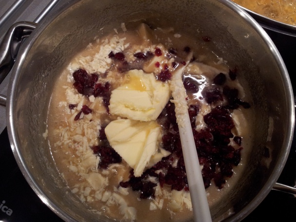 Fudge z bielej čokolády so sušenými brusnicami (fotorecept) - obrázok 4