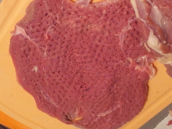 Balotínka z kačacích pŕs s foie gras, zemiakové pyré so šalviovými píniovými orieškami a brusnicami - obrázok 1