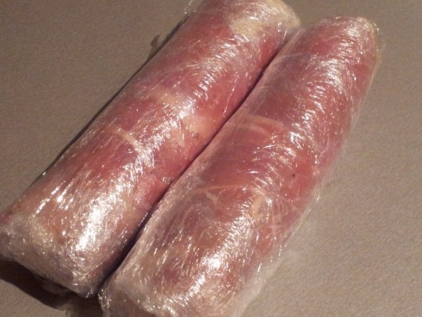 Balotínka z kačacích pŕs s foie gras, zemiakové pyré so šalviovými píniovými orieškami a brusnicami - obrázok 3