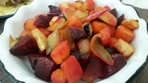 Jahňacie stehno s taboulehom, pečenou zeleninou a mätovým creme fraiche - obrázok 4