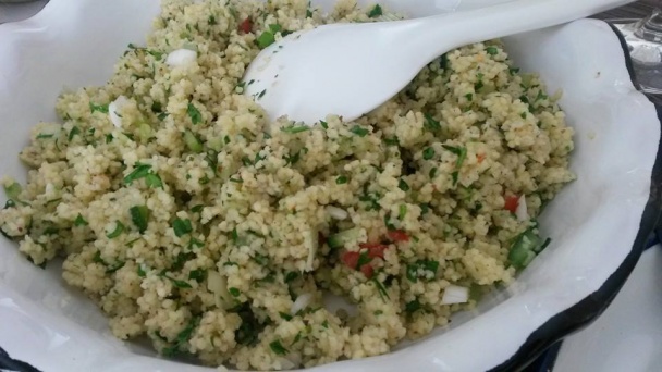 Jahňacie stehno s taboulehom, pečenou zeleninou a mätovým creme fraiche - obrázok 5