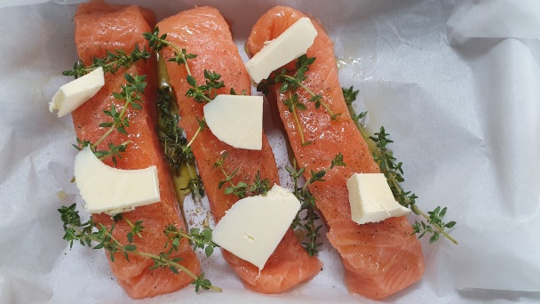 Losos v papilote s bulgurom, červenou ryžou a cuketou (fotorecept) - obrázok 1