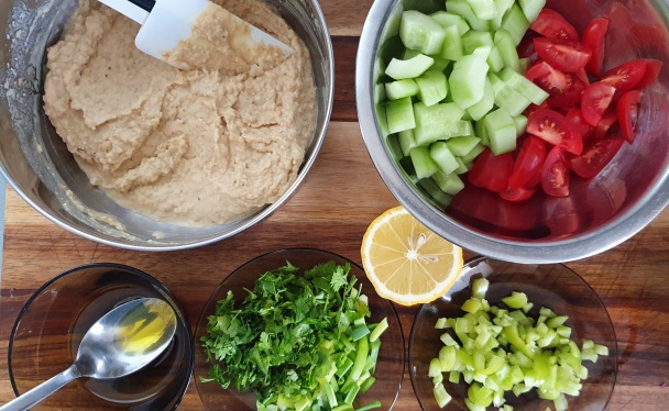 Hummus s mletým mäsom a domácim kváskovým pita chlebom (fotorecept) - obrázok 2