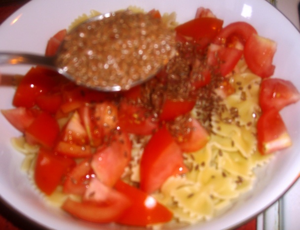 Cestovinový šalát s paradajkami a brokolicou - obrázok 3