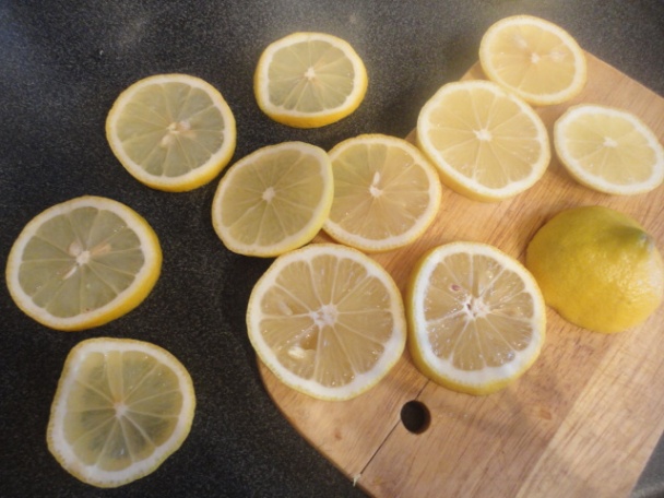 Kura s pečenými citrónmi, olivami a kaparami (fotorecept) - obrázok 1