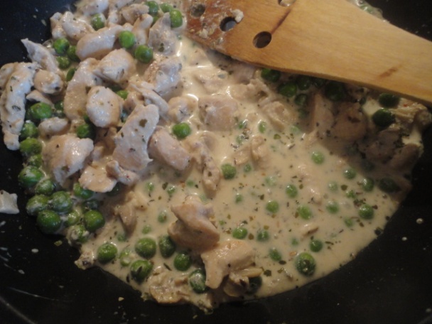 Špagety s kuracím mäsom a hráškom zapekané v mini-cocotte (fotorecept) - obrázok 2