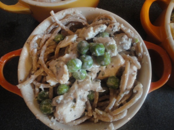 Špagety s kuracím mäsom a hráškom zapekané v mini-cocotte (fotorecept) - obrázok 5