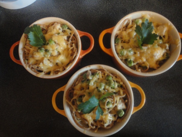 Špagety s kuracím mäsom a hráškom zapekané v mini-cocotte (fotorecept) - obrázok 7