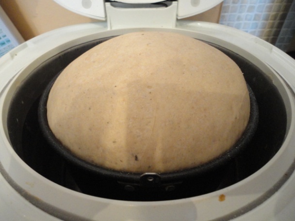 Pane di pasqua con salvia e pecorino (taliansky chlebový veniec so šalviou a pecorinom)(fotorecept) - obrázok 1