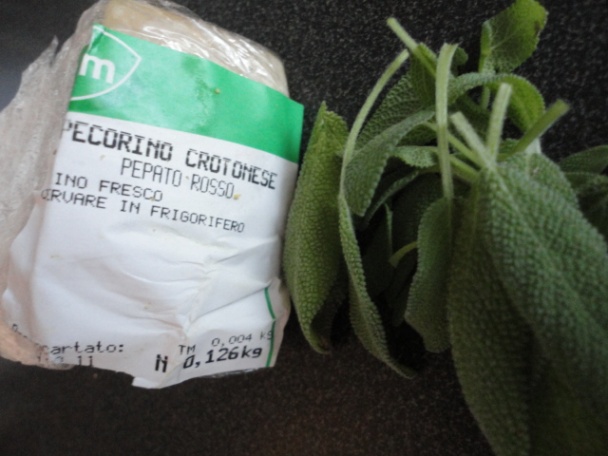 Pane di pasqua con salvia e pecorino (taliansky chlebový veniec so šalviou a pecorinom)(fotorecept) - obrázok 2