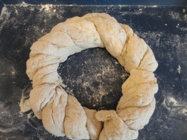 Pane di pasqua con salvia e pecorino (taliansky chlebový veniec so šalviou a pecorinom)(fotorecept) - obrázok 4