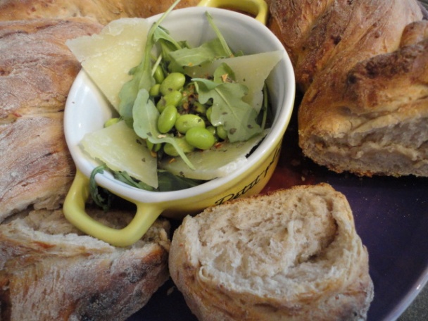 Pane di pasqua con salvia e pecorino (taliansky chlebový veniec so šalviou a pecorinom)(fotorecept) - obrázok 8