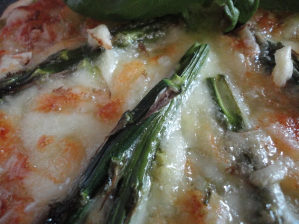 Pizza so zelenou špargľou a mozzarellou (fotorecept) - obrázok 6