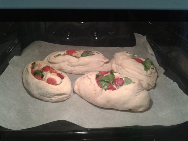 Bochníčky s restovanými paradajkami a cesnakom - obrázok 14