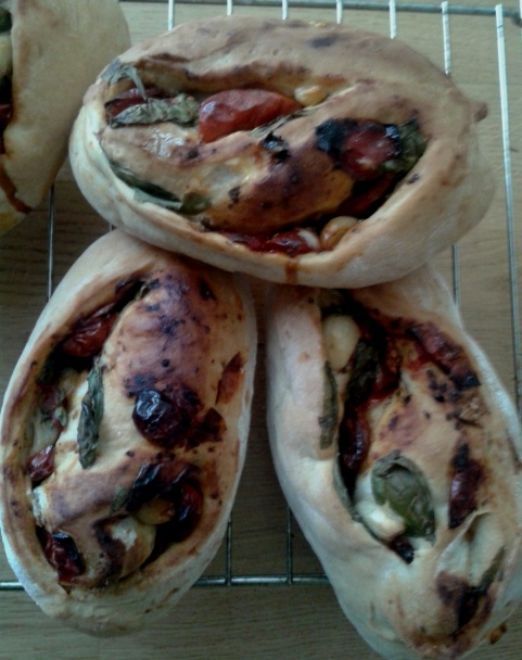 Bochníčky s restovanými paradajkami a cesnakom - obrázok 15