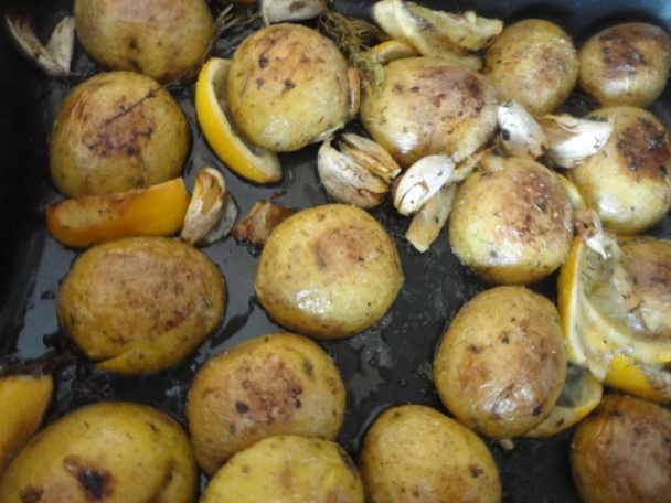 Pečené zemiaky s rozmarínom, citrónom a cesnakom (fotorecept) - obrázok 3
