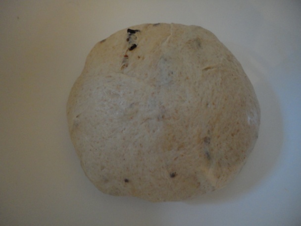 Rustikálne chlebové žemličky so sušenými rajčinami - obrázok 3