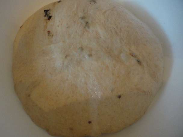 Rustikálne chlebové žemličky so sušenými rajčinami - obrázok 4