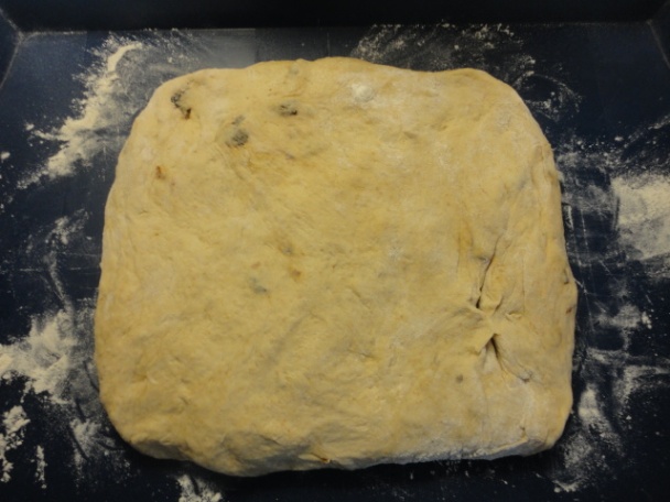 Rustikálne chlebové žemličky so sušenými rajčinami - obrázok 5