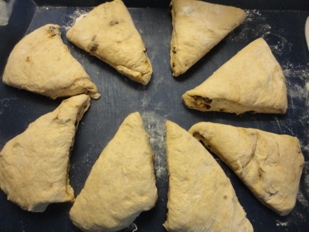 Rustikálne chlebové žemličky so sušenými rajčinami - obrázok 7