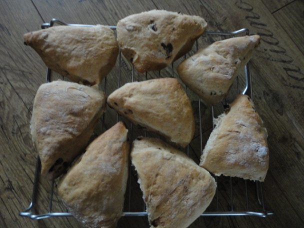 Rustikálne chlebové žemličky so sušenými rajčinami - obrázok 8