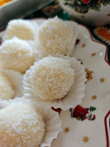 Kokosové guľôčky s mandľami - obrázok 2