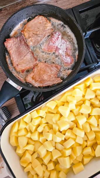 Bravčové pliecko so zemiakmi z jedného pekáča (fotorecept) - obrázok 2