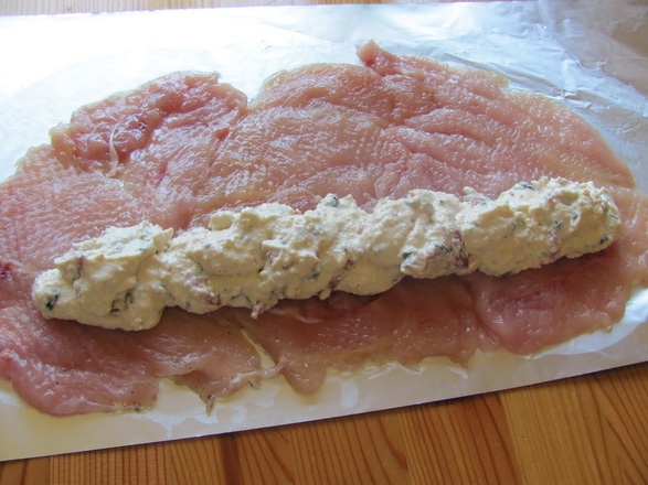 Kuracia roláda s ricottou, hubami na smotane a zemiakovými plackami (fotorecept) - obrázok 4