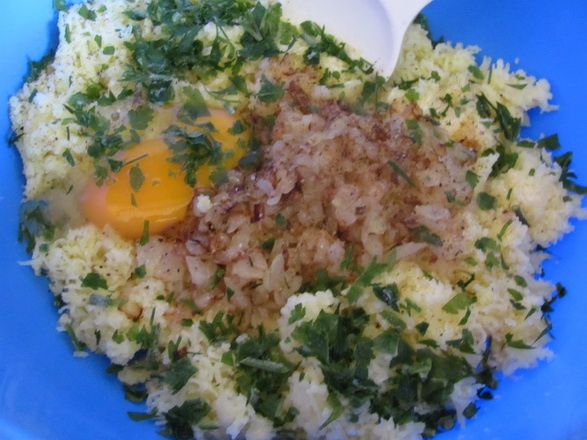 Kuracia roláda s ricottou, hubami na smotane a zemiakovými plackami (fotorecept) - obrázok 8