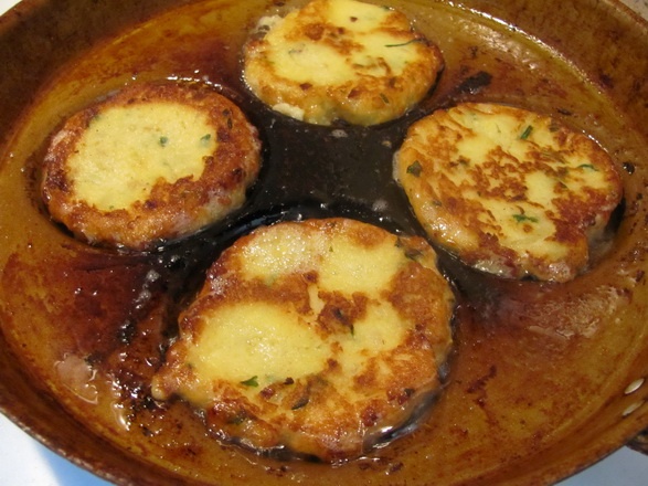 Kuracia roláda s ricottou, hubami na smotane a zemiakovými plackami (fotorecept) - obrázok 9