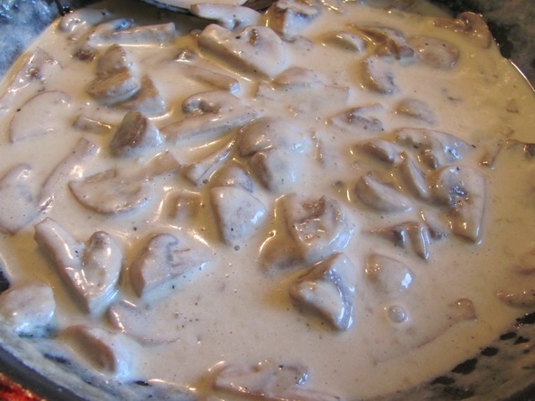 Kuracia roláda s ricottou, hubami na smotane a zemiakovými plackami (fotorecept) - obrázok 10