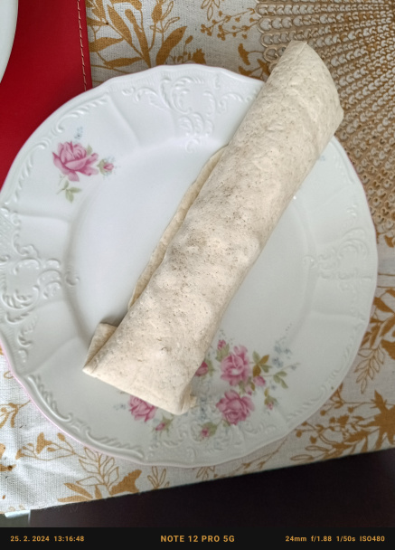 Fresh šalát zo stonkového zeleru do tortilly - obrázok 4