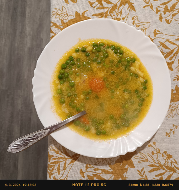 Hrášková polievka s krupicovými haluškami (fotorecept) - obrázok 3