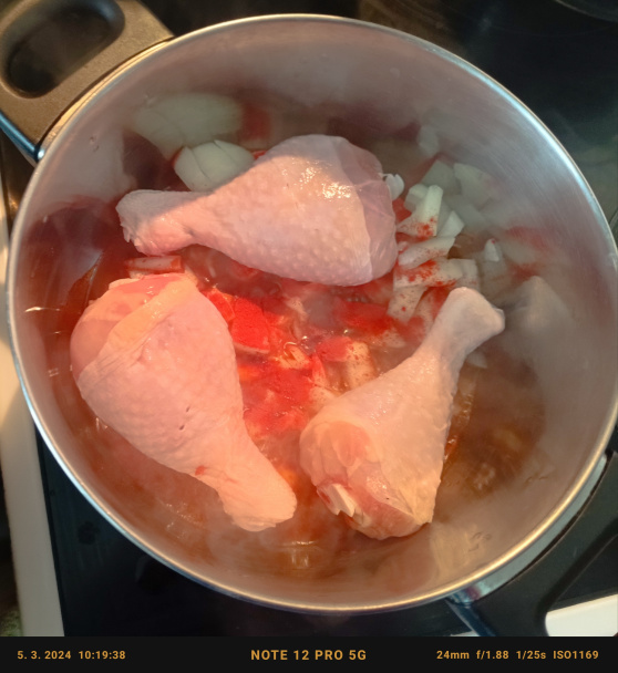 Kuracie stehná v šampiňónovo-smotanovej omáčke s kapiou (fotorecept) - obrázok 1