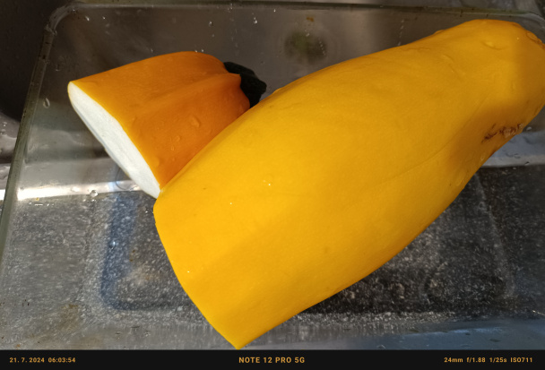 Pečená žltá cuketa s jogurtovým dipom (fotorecept) - obrázok 1