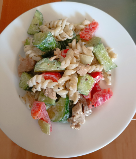 Letný cestovinový šalát s kuracím mäsom  - obrázok 2
