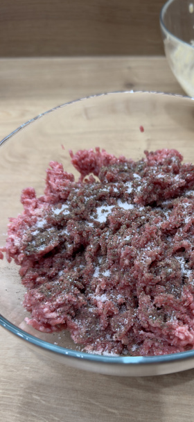 Švédske mäsové guľôčky so smotanovou omáčkou a zemiakovou kašou (fotorecept) - obrázok 2