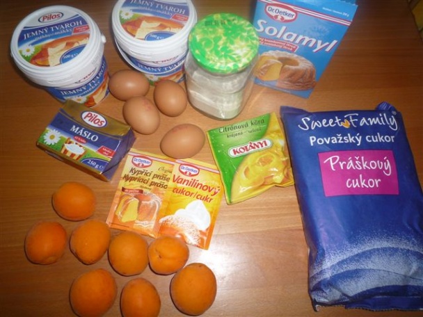 Tvarohový koláč s marhuľami - obrázok 1