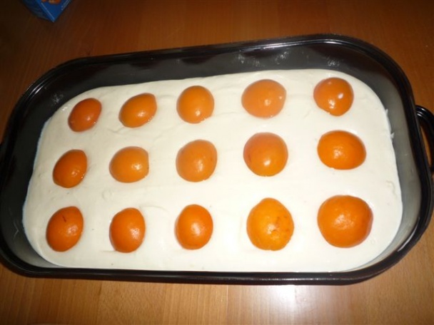 Tvarohový koláč s marhuľami - obrázok 3