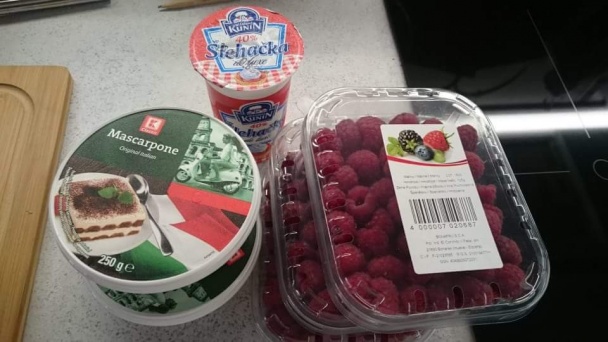 Pavlovovej torta s mascarpone a malinami (fotorecept) - obrázok 1