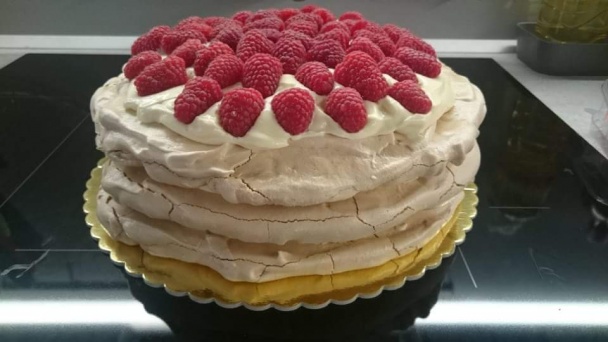 Pavlovovej torta s mascarpone a malinami (fotorecept) - obrázok 9