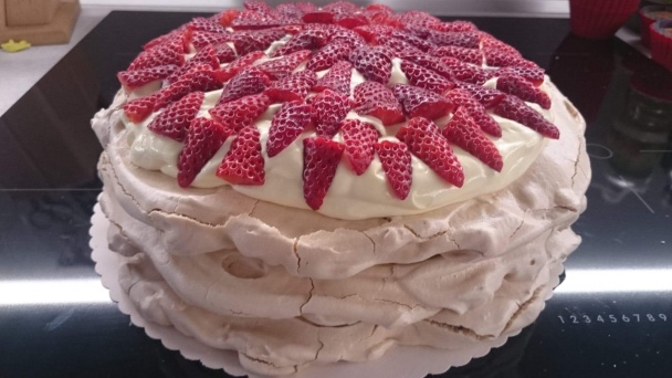 Pavlovovej torta s mascarpone a malinami (fotorecept) - obrázok 10