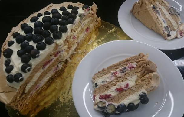 Pavlovovej torta s mascarpone a malinami (fotorecept) - obrázok 11