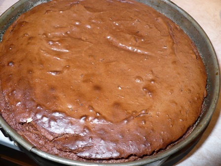 Čokoládový tvarohový koláč - cheesecake - so sušenými slivkami (fotorecept) - obrázok 6