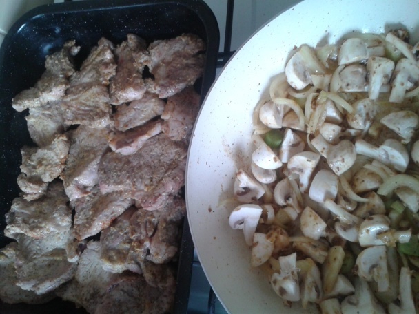 Krkovička pečená na kremžskej horčici a šampiňónoch (fotorecept) - obrázok 2