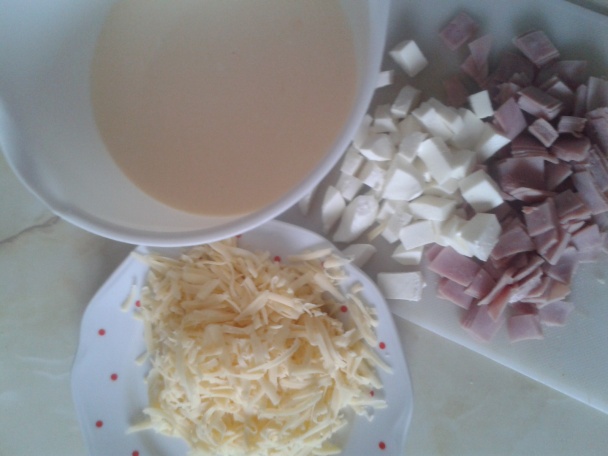 Brokolicovo-syrový koláč so šunkou - obrázok 2