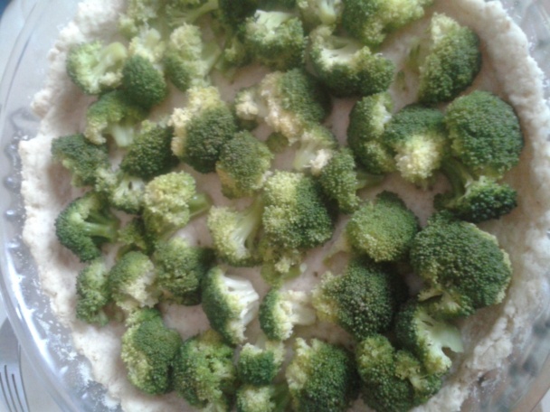 Brokolicovo-syrový koláč so šunkou - obrázok 3