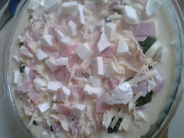 Brokolicovo-syrový koláč so šunkou - obrázok 4