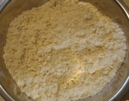 Jablkový koláč s karamelom a posýpkou (fotorecept) - obrázok 3