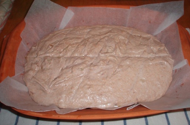 Špaldový kváskový chlieb s orechami a cibuľou - obrázok 3